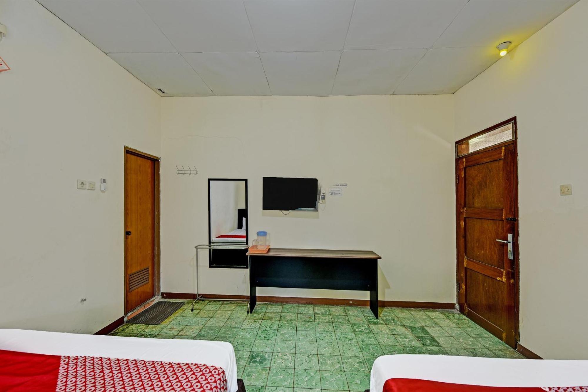 Oyo 90443 Hotel New Kartika In Cilopadang エクステリア 写真